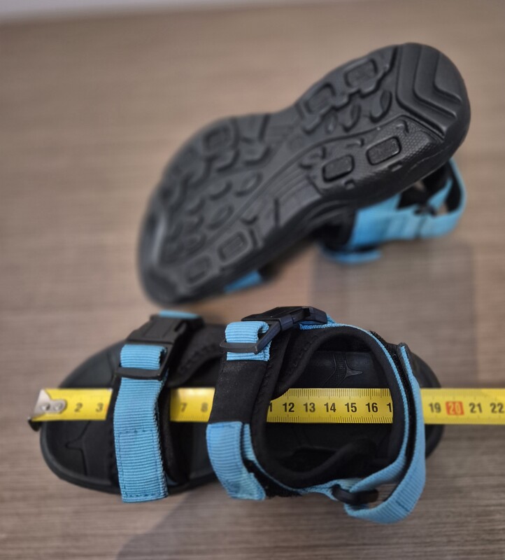 Elbląg Nowe sandały rozmiar 29 firmy Reserved.
Długość wkładki 18-19 cm.