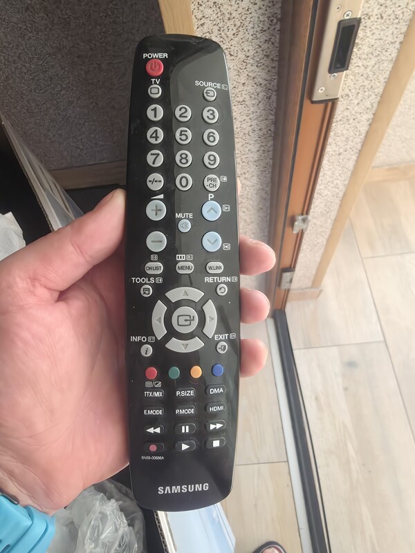 Elbląg Telewizor Samsung LE37A551P2RXXC to 37-calowy telewizor LCD z NAJLEPSZEJ Serii 5 (A551) + WIESZAK