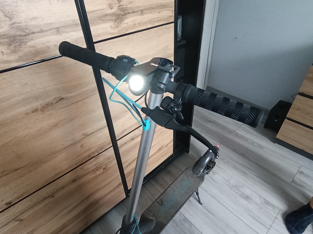 Elbląg Hulajnoga Elektryczna Motus Scooty 350 W (8,5)
Witam, mam do sprzedania używaną hulajnogę elektryczną Motus.