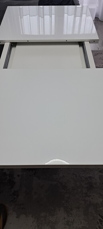 Elbląg Sprzedam stół rozkładany biały lakierowany o wymiarach 130x80 a po rozłożeniu 180x80.Stół jest uniwersalny,