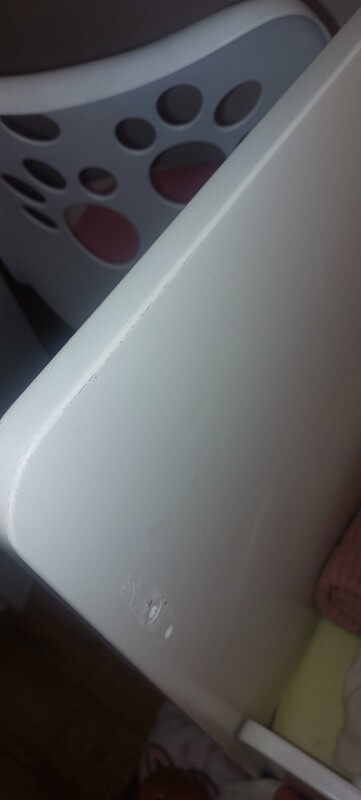 Elbląg Sprzedam łóżeczko dziecięce 140x70 wraz z materacem. Posiada ślady użytkowania.
Bok łóżka tzw szczebelki