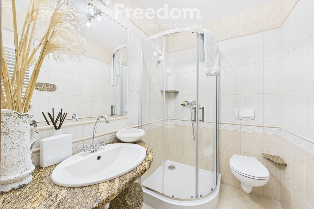 Elbląg FREEDOM NIERUCHOMOŚCISprzedam dom - Elbląg, Skierniewicka. Marzysz o życiu w spokojnej okolicy, ale z