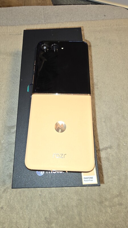 Elbląg Sprzedam telefon Motorola Razr 50 Ultra 12/500 GB. Telefon jest w bardzo dobrej kondycji używany przez półtorej