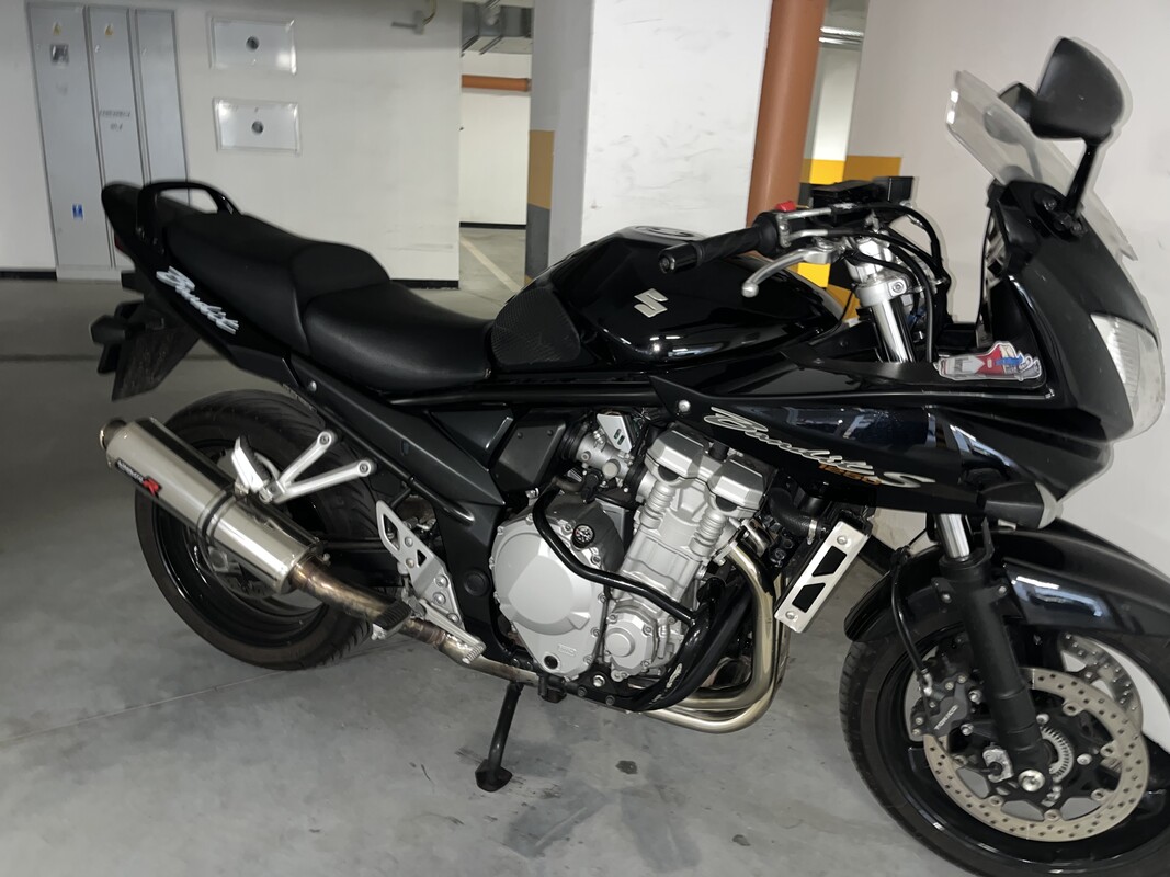 Elbląg Duży serwis dwa sezony temu. 3 właścicielw kraju. kupiony w polskim salonie.
Do motocykla dorzucam kufer i