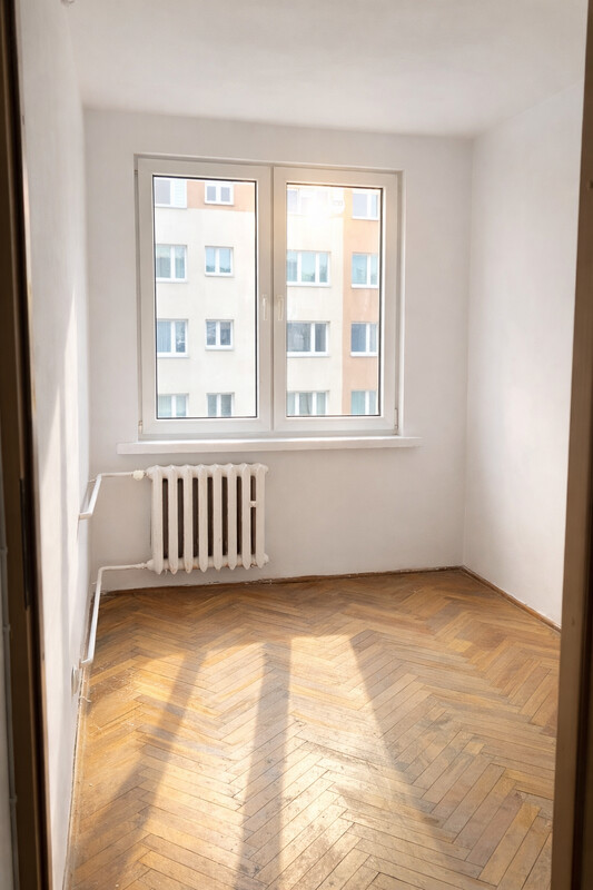 Elbląg 3 pokoje pełne światła z jasnym salonem i balkonem – idealne na wspólny czas i spotkania. To mieszkanie