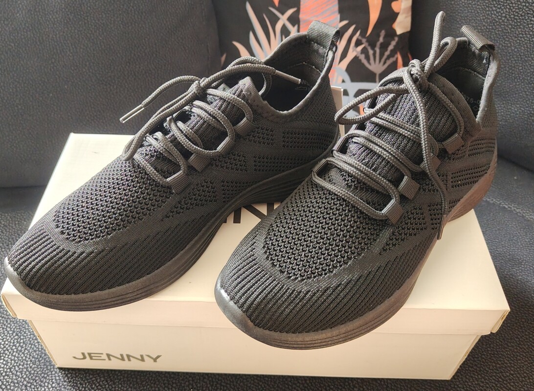 Elbląg Sprzedam NOWE damskie Sneakersy
z oryginalnym kartonem i metkami, nieużywane
rozmiar 38