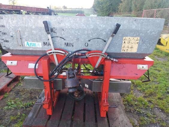 Elbląg Sprzedam rozsiewacz nawozów abra 600kg z wałkiem, w bardzo dobrym stanie. Cena: 1600 zł Proszę o kontakt