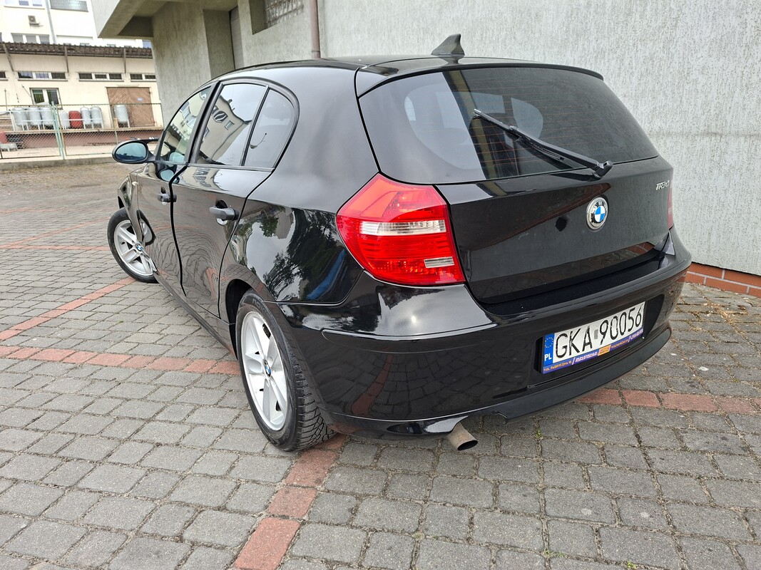 Elbląg Na sprzedaż mam fajne BMW serii 1 w wersji E87.To świetne autko z 2007 roku, z niezawodnym silnikiem diesla o