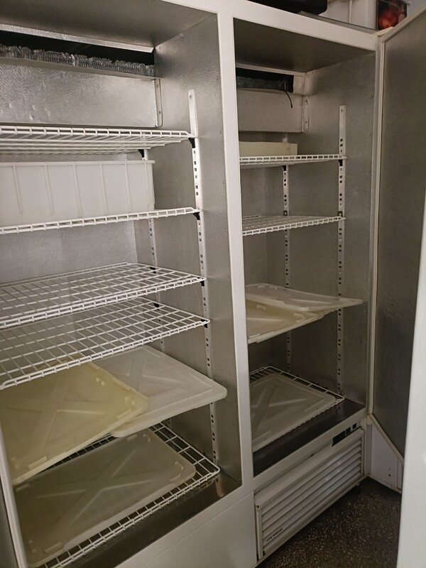 Elbląg Sprzedam krajalnicę sprawna działająca średnica ostrza 250mm firmy Royal catering cena 800zł, Skrzynki używane