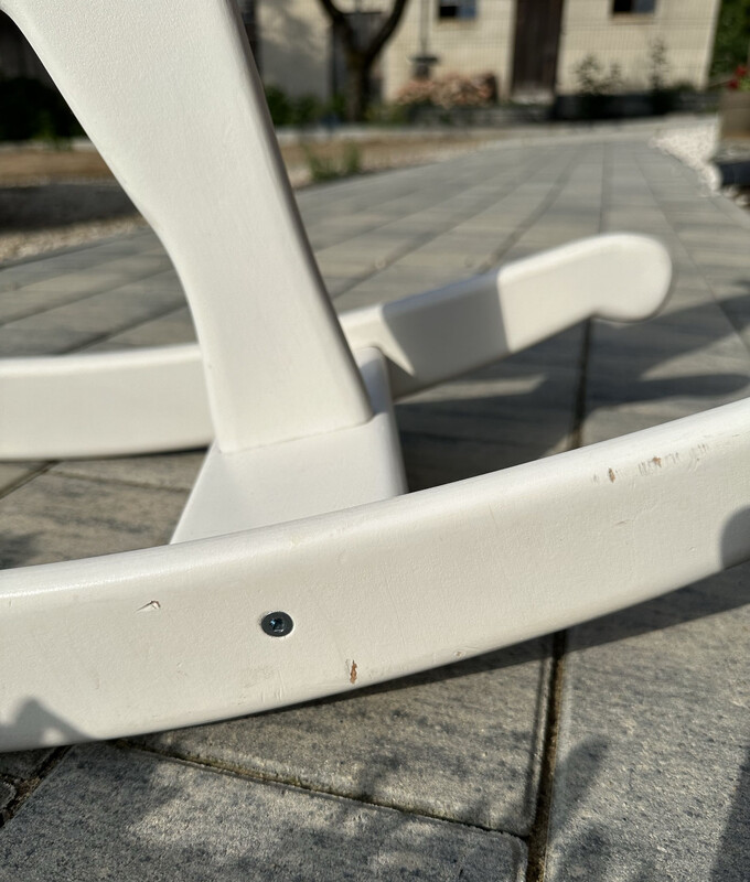 Elbląg Konik na biegunach Caramella, widoczne normalne ślady użytkowania.