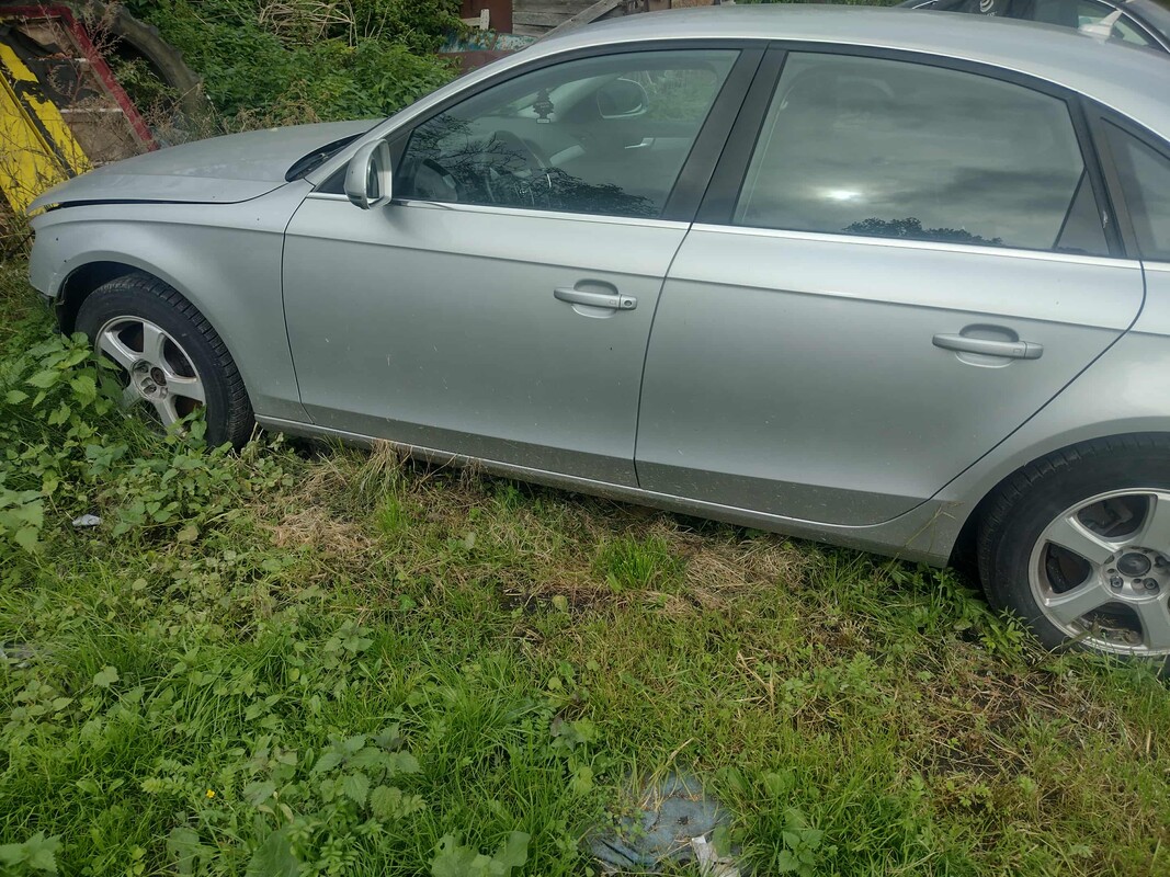 Elbląg Audi A4 B8 z niezawodnym silnikiem 1.8 TFSI. Auto w trakcie remontu silnika – większość prac została już