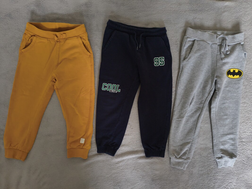 Elbląg Sprzedam spodnie chłopięce rozmiar 104,zestaw składa się z 19 sztuk. Spodnie noszone przez jedno dziecko, stan