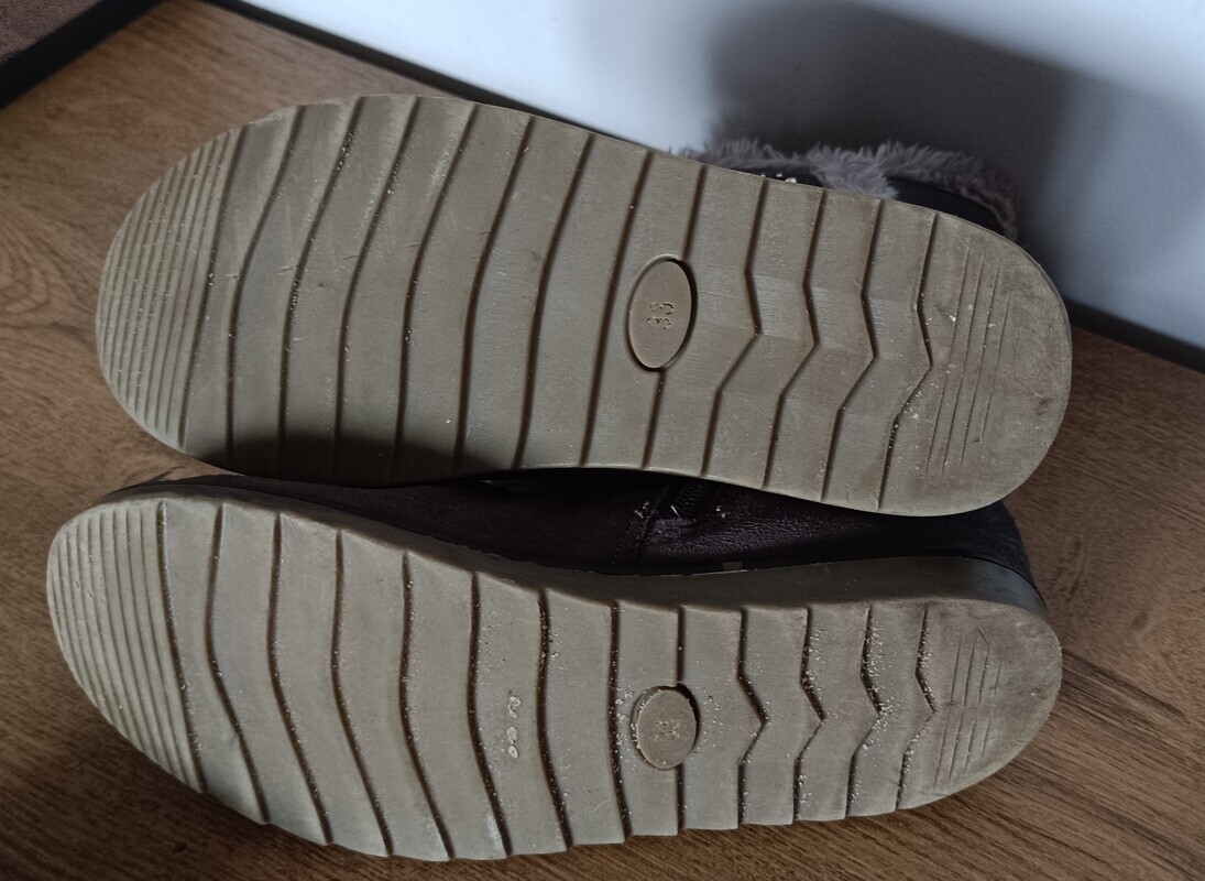 Elbląg Ciepłe i bardzo wygodne, zamki działają, nie brakuje żadnego ćwieka, fajny kolor niebudzący. Polecam. Rozmiar