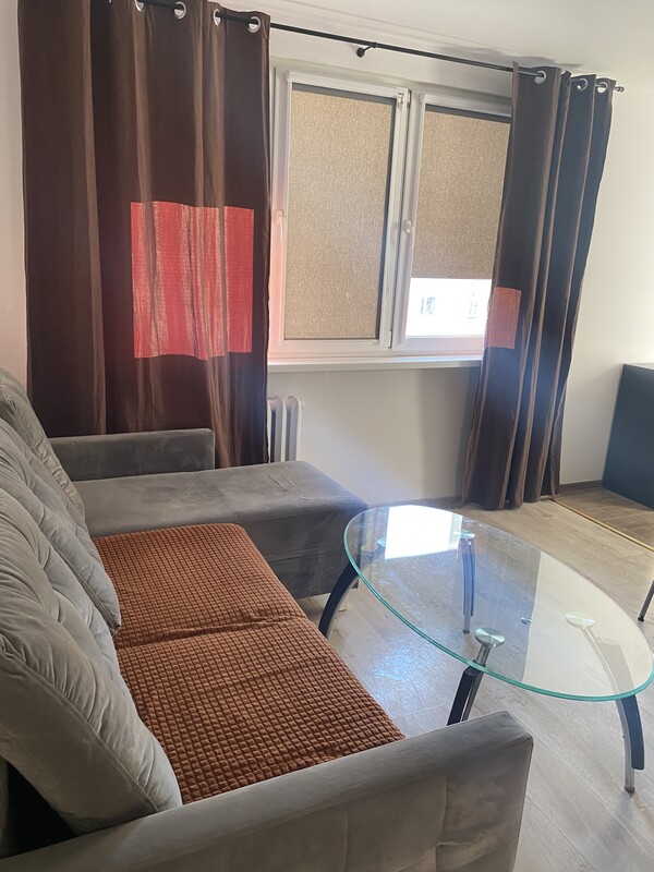 Elbląg Wynajmę kawalerkę w pełni wyposażoną na ul. Lubranieckiej. Wynajem 1350 plus opłaty 500 zł.