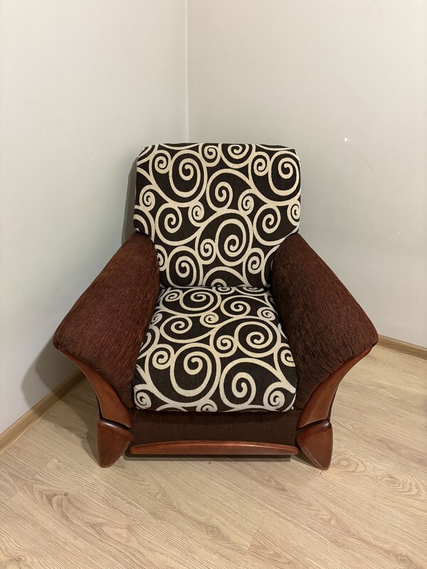 Elbląg Sprzedam wersalkę (sofa) z dwoma fotelami.
Wymiary wersalki po rozłożeniu: 1400x1900
Cena 300zl.