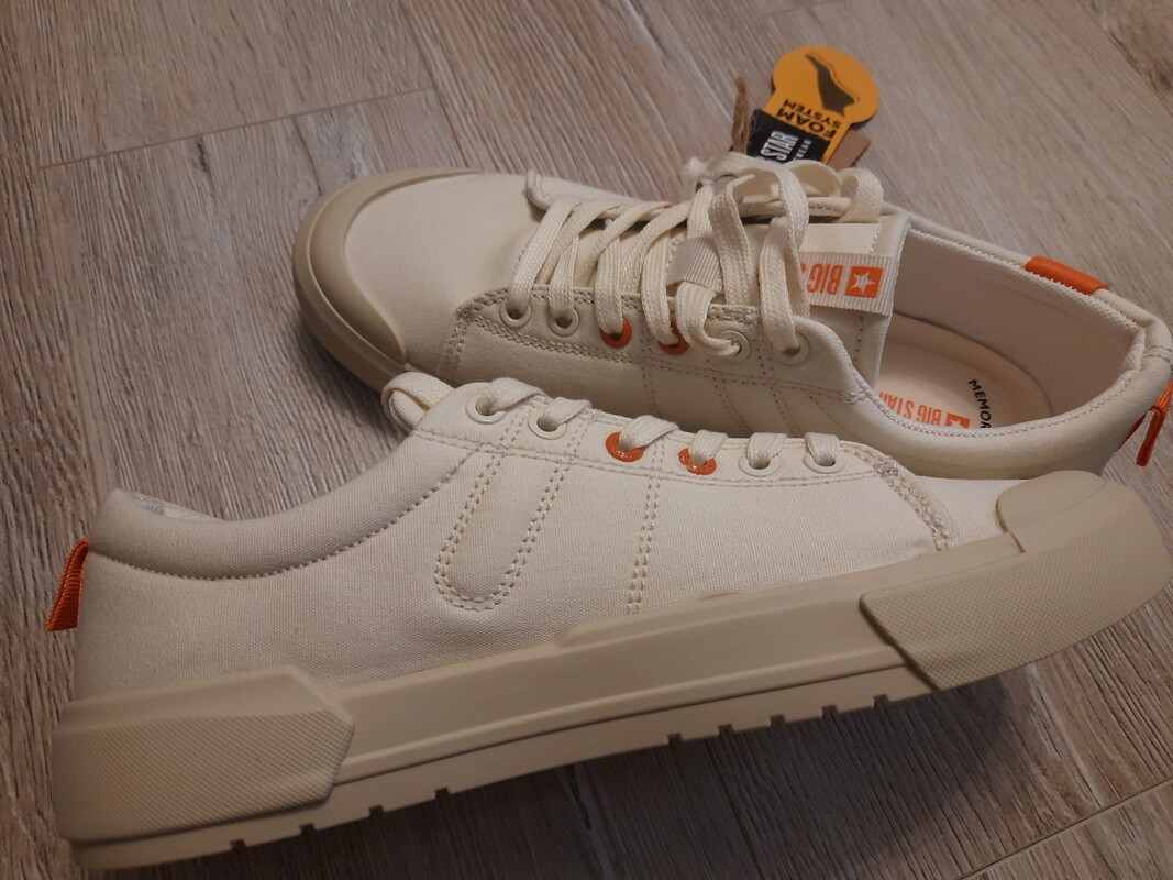 Elbląg Sprzedam świetne sneekersy Big Star 
rozm.41,wg producenta wkładka 26 cm. 
Bardzo wygodna wkładka. 
Nowe z