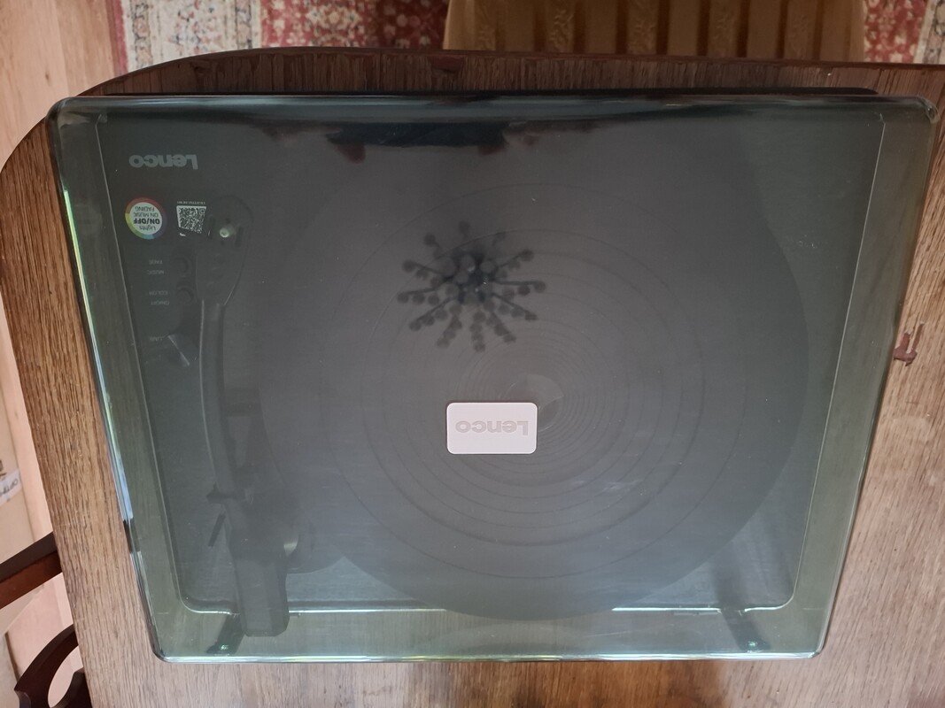 Elbląg Sprzedam gramofon lenco ls 50 ledbk w idealnym stanie dodaje do niego nowe igły na wymianę.
