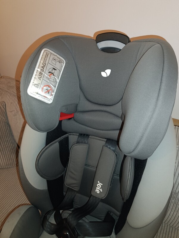 Elbląg Fotelik samochodowy Joie Every Stage dla dzieci o wadze od 9 do 36 kg. Używany przez 1 dziecko. Brak isofix.
