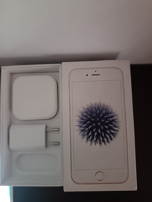 Elbląg Sprzedam kilka tel iPhone se 5 6 se działa lecz coś się z ekranem działa iPhone 6 działa tyle że ma szybę