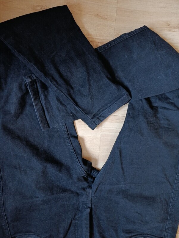 Elbląg Sprzedam czarne spodnie męskie House Stan bardzo dobry. Rozmiar L 30/34.Kontakt sms