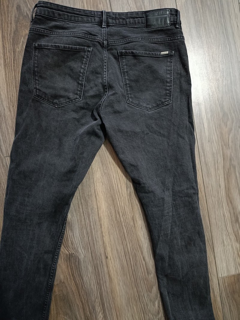 Elbląg Sprzedam czarne spodnie jeansy męskie marki Pull&Bear rozmiar 42.Stan bardzo dobry. Kontakt sms