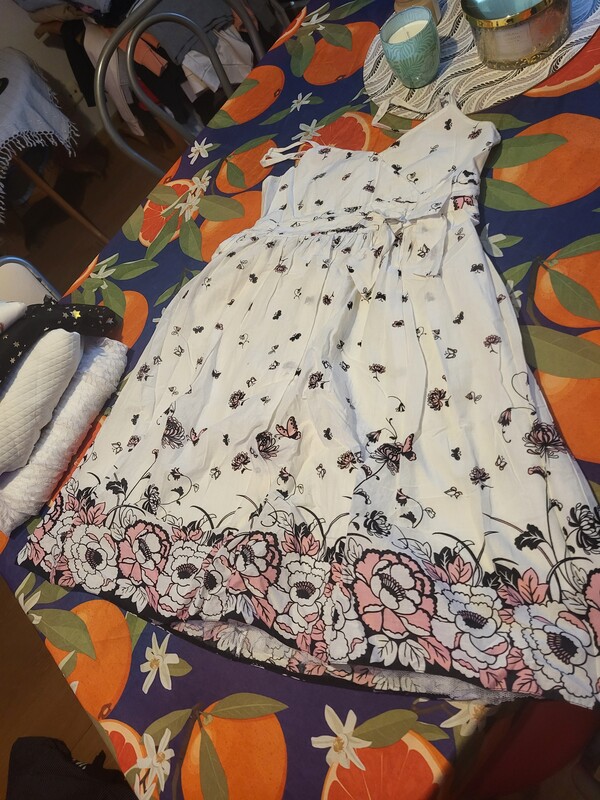 Elbląg Sprzedam sukienki widoczne na zdjęciu z metki11,12,13lat, ,stanbardzo dobry, polecam cena za całość40zł.