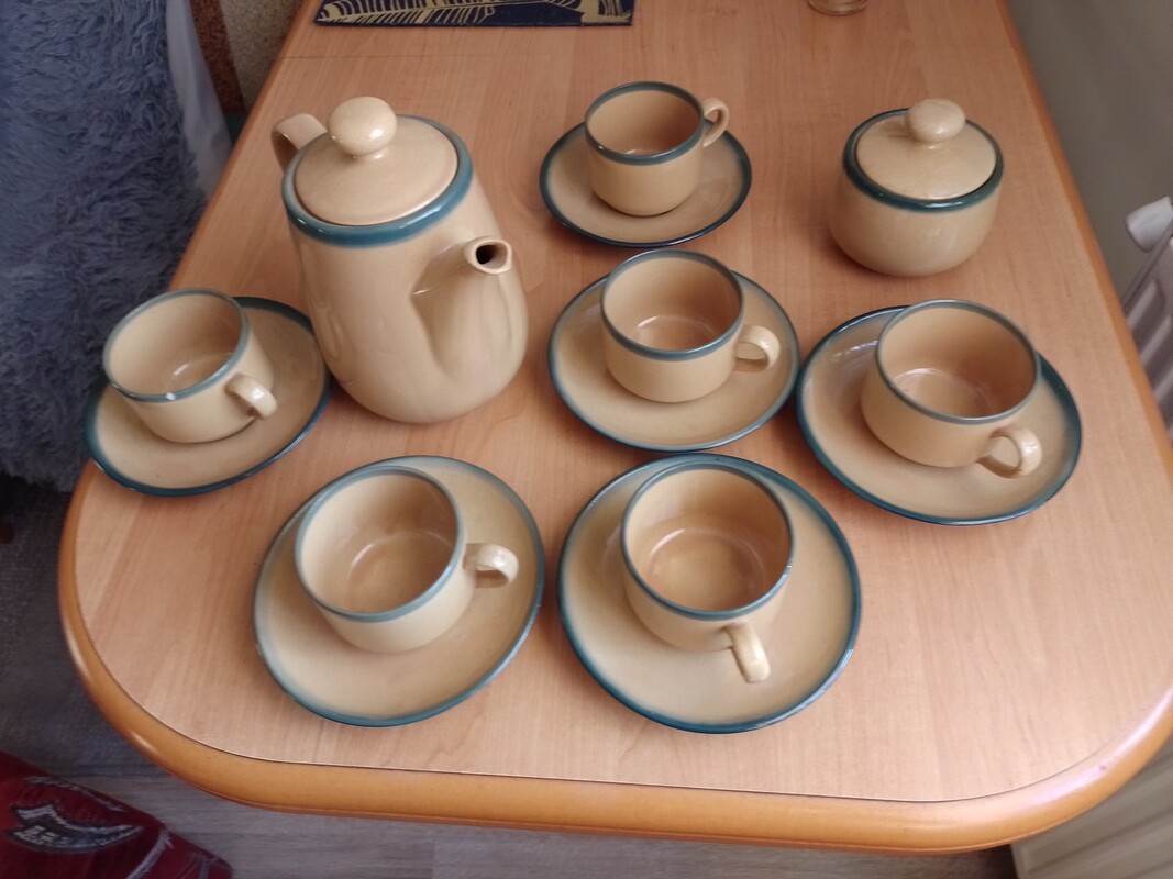 Elbląg Sprzedam zestaw kawowy Chodzież Agata z lat 80 stan bardzo dobry kompletny jedna filiżanka ma mały uszczerbek