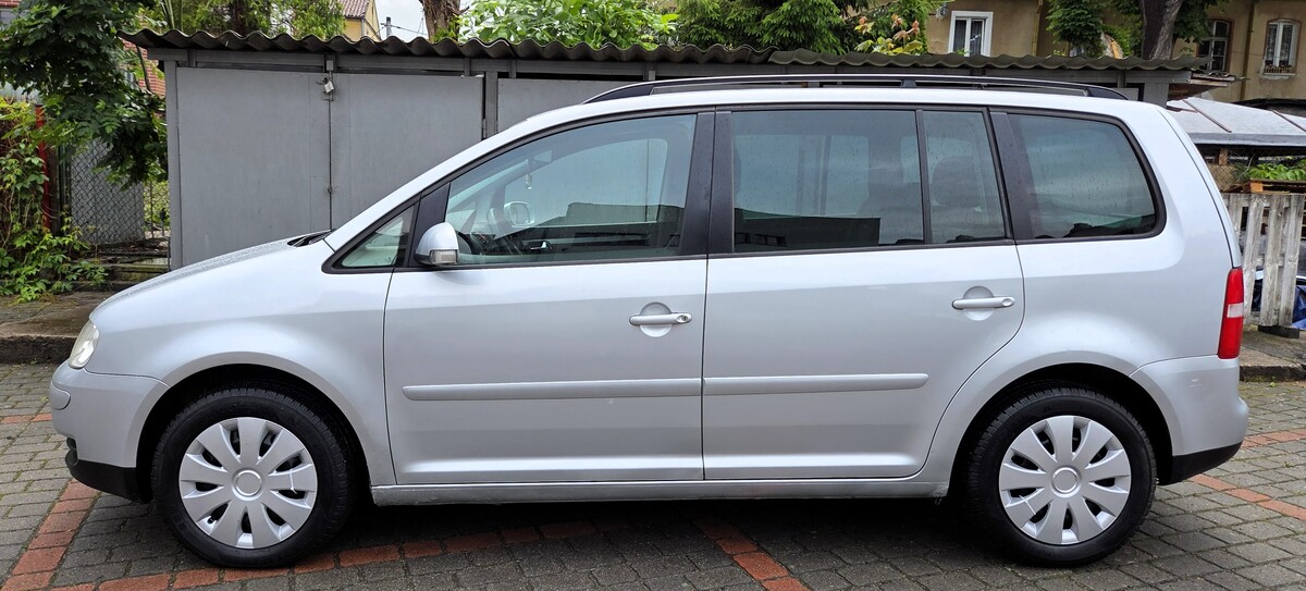 Elbląg 🚗 Volkswagen Touran 1.9 TDI 110KM 2004 – Zwinne, Miejskie Autko Rodzinne z Bogatym Wyposażeniem!