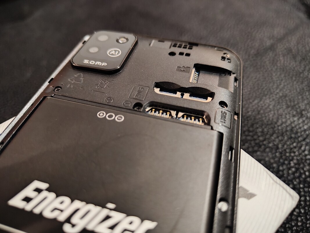 Elbląg Sprzedam bardzo zadbany telefon energizer ultimate u506s.
Z zestawie pudełko z ładowarką i kablem oraz