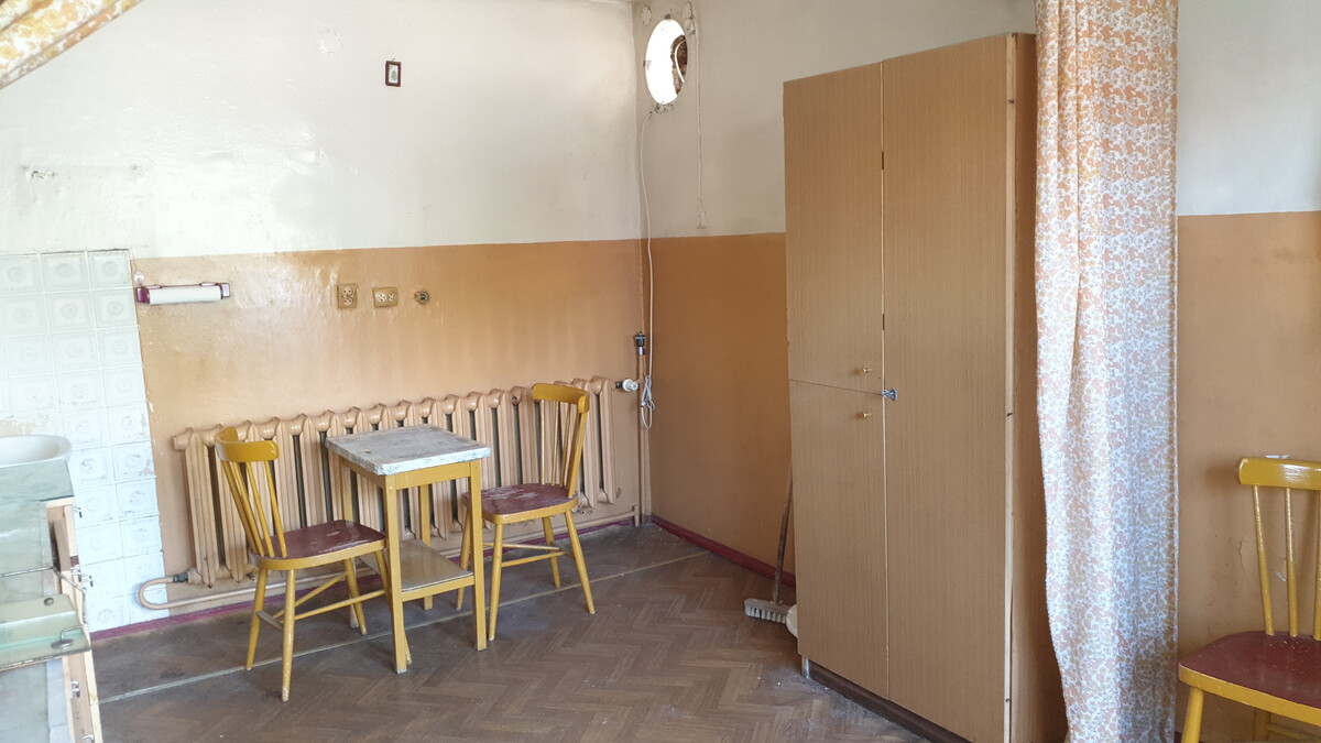 Elbląg Lokal niemieszkalny, po kultowym zakładzie fryzjerskim pana Kazika.     Lokal mieści się na parterze
