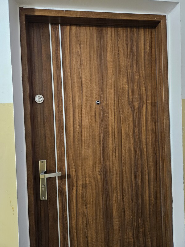 Elbląg Na sprzedaż – jasne i przytulne mieszkanie 2-pokojowe z balkonem na parterze.