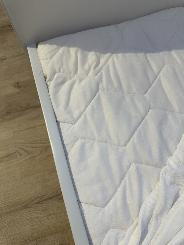 Elbląg Mam do sprzedania łóżko dziecięce, dwustronne, z szufladą na pościel. Szuflada przekłada się na prawa i lewą