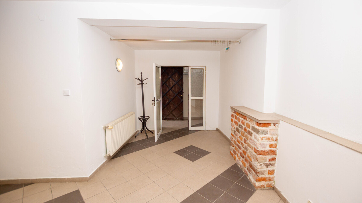 Elbląg * * * ABC NIERUCHOMOŚCI * * *NOWOŚĆ! DO WYNAJĘCIA LOKAL HANDLOWO-USŁUGOWY2 pomieszczenia o pow. 54 m2zaplecze