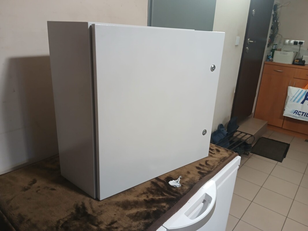 Elbląg NOWA metalowa obudowa hermetyczna wymiary 60 x 60 x 22 cm. W obudowie znajduje się blacha montażowa. Odbiór