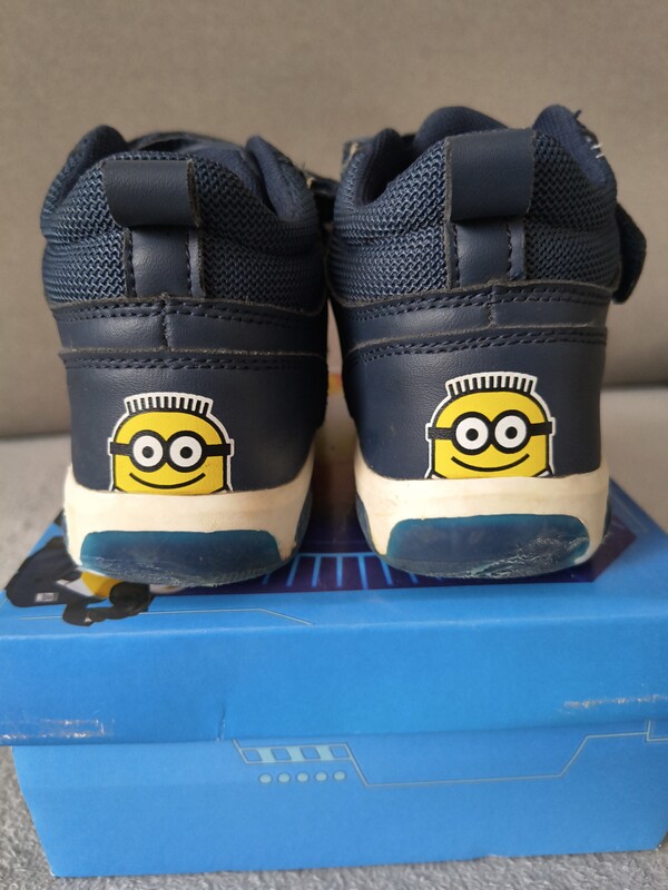 Elbląg Sprzedam używane buty sportowe Cool Club Minionkii w rozmiarze 30,długość wkładki wewnątrz 19 cm. Buty są w