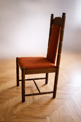 Elbląg Na sprzedaż klasyczne, solidne 6 krzeseł - drewniane z wygodnym, tapicerowanym siedziskiem i oparciem. 
To