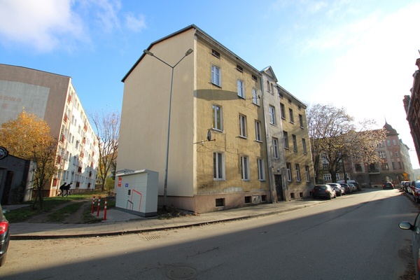 Elbląg NIERUCHOMOŚCI ANNA KRASZEWSKA  Mieszkanie do generalnego remontu w centrum miasta  ul. Odzieżowa