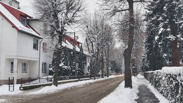 Elbląg OFERTA  BEZPOSREDNIA 
 1 piętro---balkon--- 2 miejsca postojowe--cisza ---zielen
  PRZY  PARKU