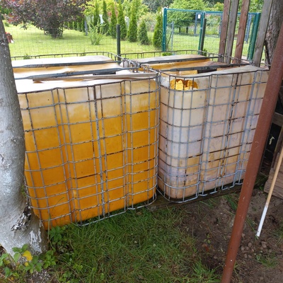 Elbląg Sprzedam pojemniki 1000 litrowe 2szt używane po ropie. 70zl/szt lub zamienię na taczka lub wózek ogrodowy