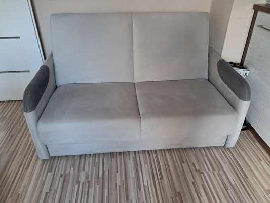 Elbląg Sprzedam sofę w bardzo dobrym stanie zakupiona w sklepie SONIK rozkładana, ze skrzynią na pościel. Kolor siwy.