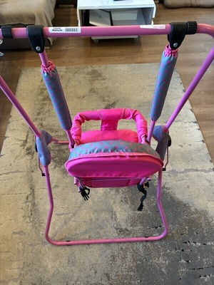 Elbląg Sprzedam praktycznie nową huśtawkę dla dziecka od 12-36 miesięca. Idealna do pokoju lub ogrodu. Cena sklepowa