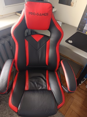 Elbląg Sprzedam używany fotel dla graczy Pro-Gamer. Stan dość dobry. Lekkie otarcia z przodu i większe na jednym