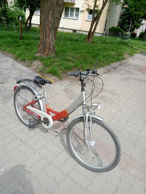 Elbląg sprzedam dwa rowery w stanie dobrym + mniejszy kola 24 cale , wiekszy kola 26 cali, cena po 350 zl.