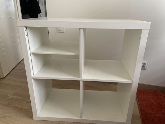 Elbląg Regał Ikea Kallax z dodatkową półką/przegródką. Stan bardzo dobry, jedynie drobne rysy. Odbior osobisty, cena