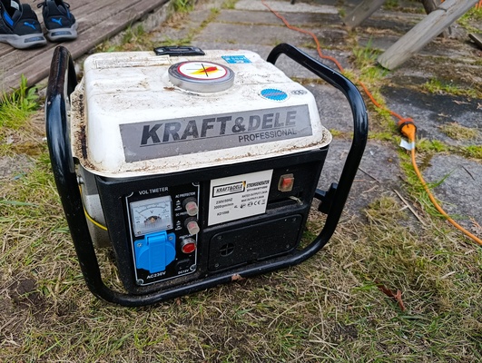 Elbląg Sprzedam Agregat 1200 w 
Agregat w zeszłym roku pracował, w tym roku ze względu na podłączony prąd na działce