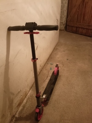 Elbląg Sprzedam hulajnoge różowa 70zl czarna 40.