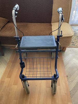 Elbląg Sprzedam:
podpórkę czterokołową z tacką i koszyczkiem na zakupy -35 zł
stabilizator prawego biodra-59 zł