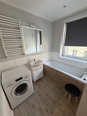 Elbląg Wynajmę mieszkanie od zaraz:- dwa pokoje&nbsp; - umeblowane- centrum miasta&nbsp; &nbsp; &nbsp; &nbsp; &nbsp; 