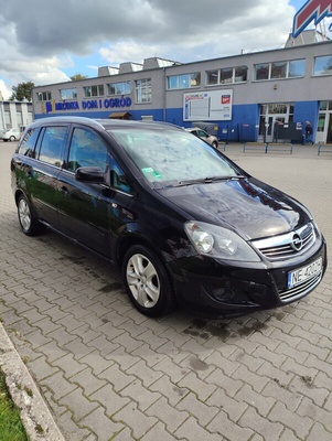 Elbląg Opel Zafira 1.6 benzyna z 2011 roku, 115KM 7 osobowy minivan. Przebieg tylko 152700 km w dobrym stanie