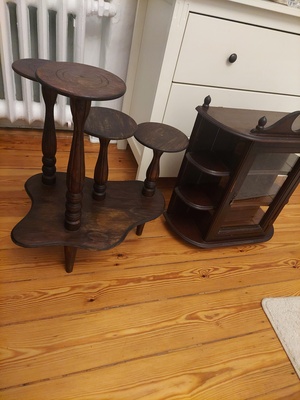 Elbląg Kwietnik retro
Krzesla
Szafka retro oszklona
Fotel unikalny
Lustro z OKIENNICAMI
Stolik